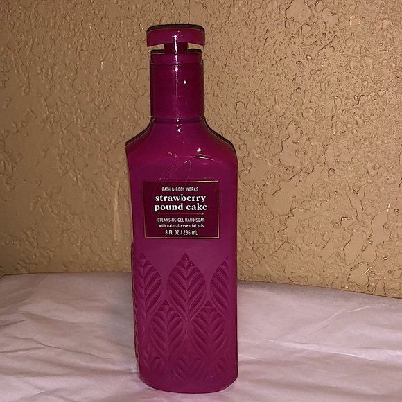 NWT Bath & Body Works Strawberry Pound Cake Cleansing Gel Hand Soap. 8 oz. - Picture 5 of 5